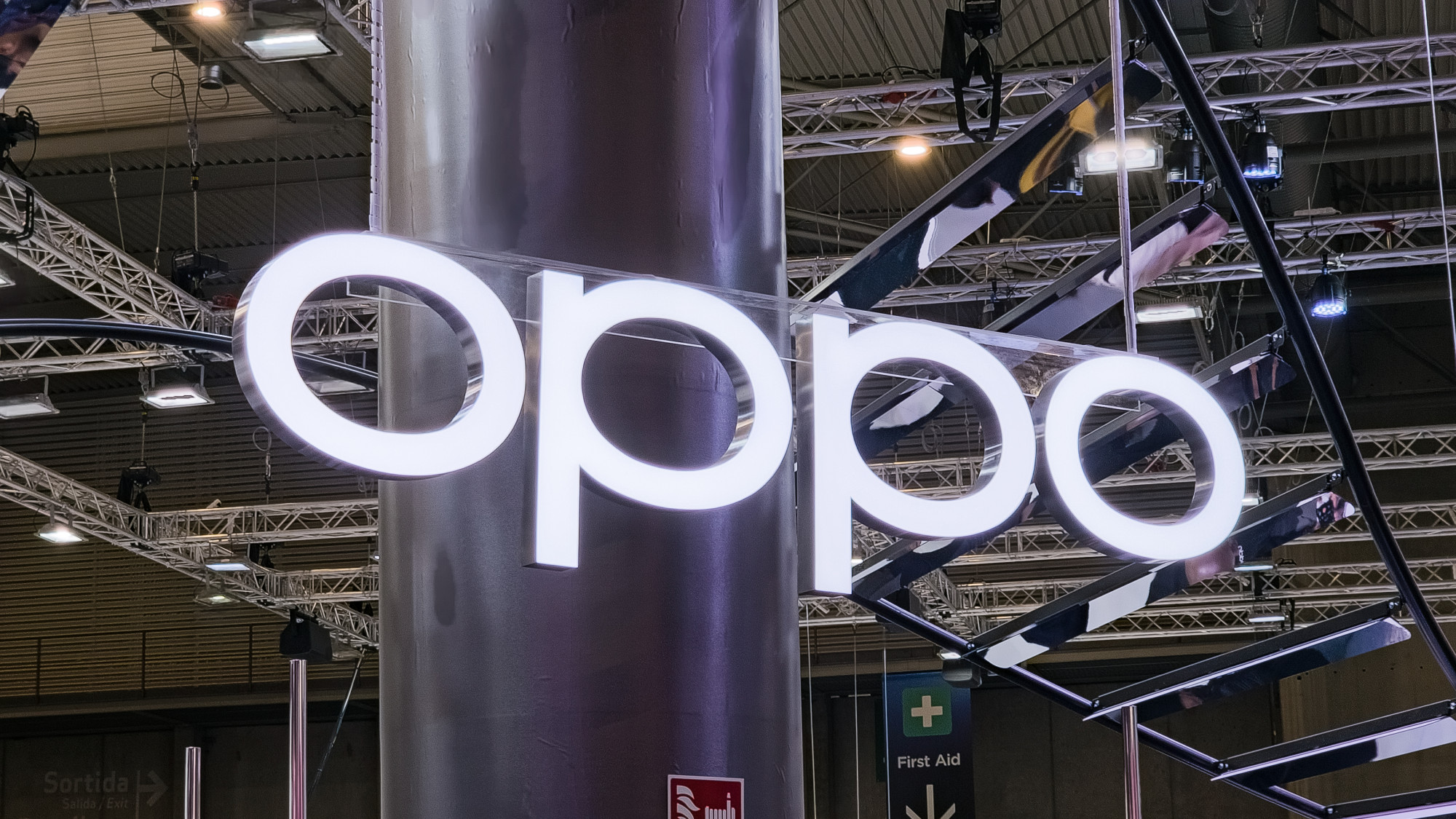 Oppo Find X7 Pro avrà un design decisam …