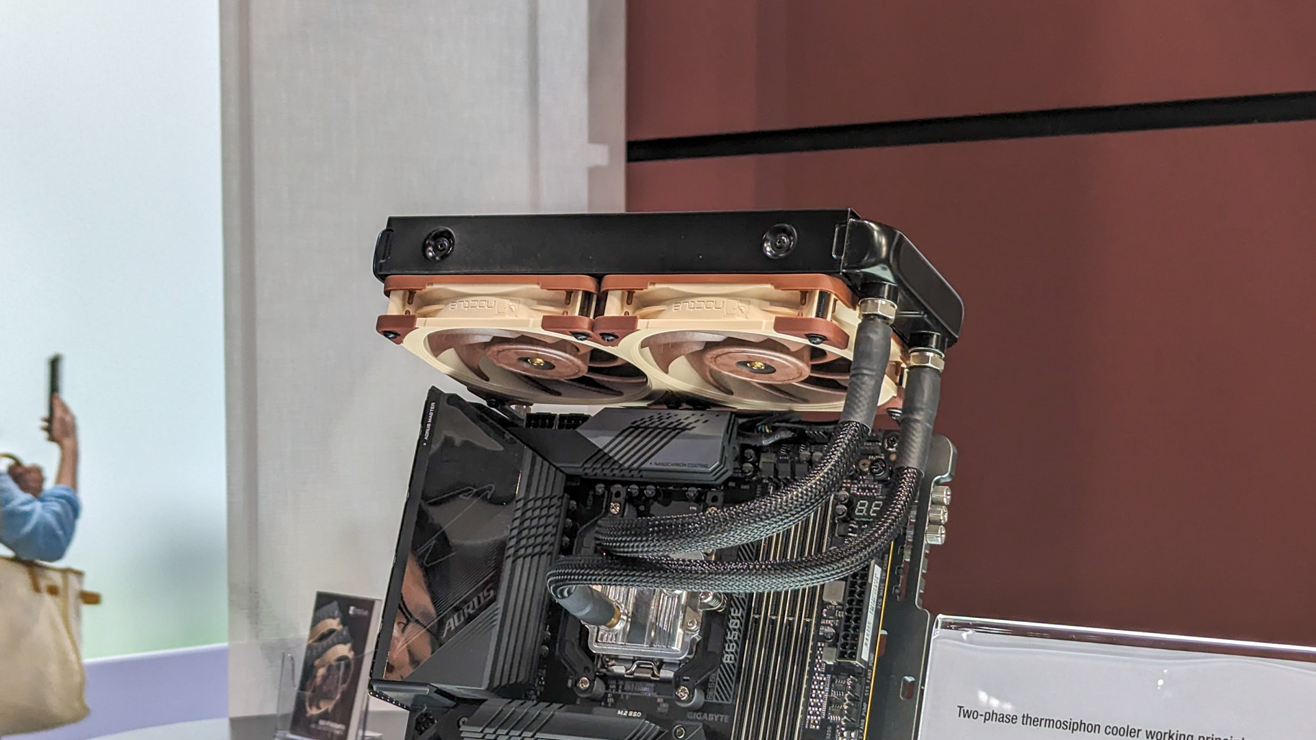 Noctua mostra il suo dissipatore senza pompa, ma quando arriverà?