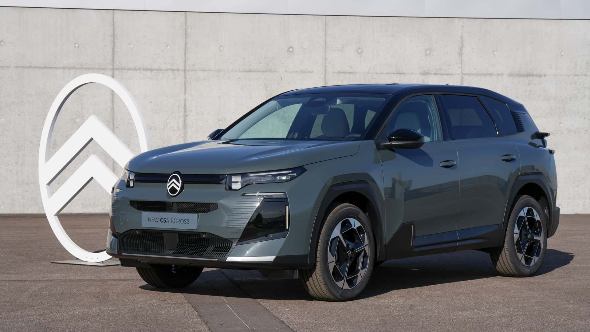 Citroen C5 Aircross: Il SUV Francese che Ridefinisce il Comfort e l'Innovazione (Versione Ibrida e Elettrica)