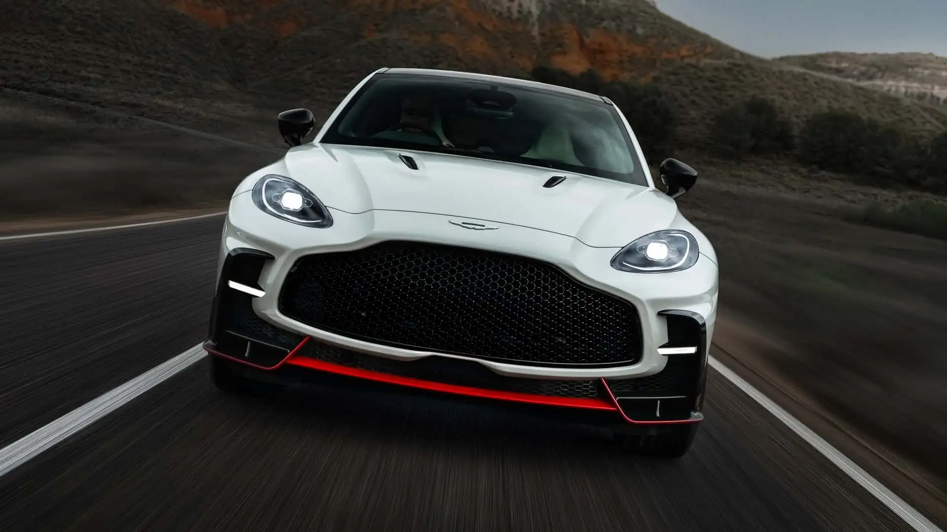 Aston Martin DBX S: 727 CV per dominare la strada