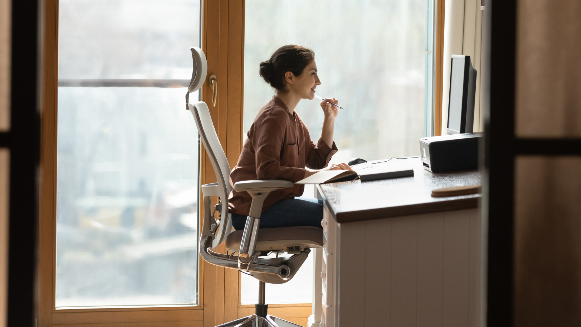5 sedie da ufficio che ti terranno fresco anche in estate