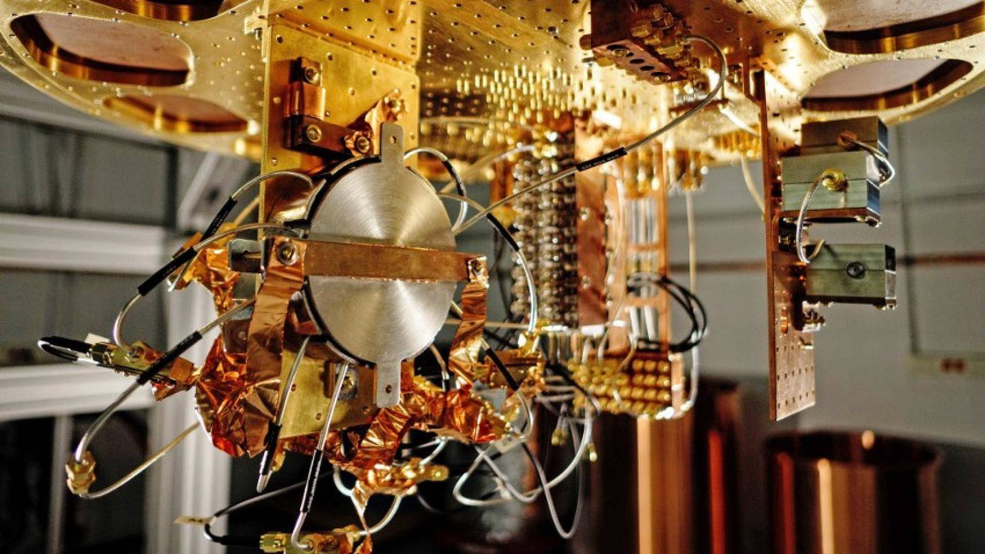Современные квантовые компьютеры. Google Sycamore квантовый компьютер. 53-Кубитный квантовый процессор Sycamore. Квантовый. Создание квантового компьютера.