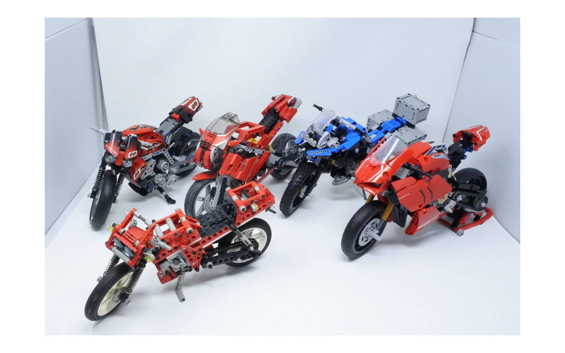 LEGO Technic: le 10 sorelle a due ruote della Ducati Panigale V4 R - Tom's  Hardware