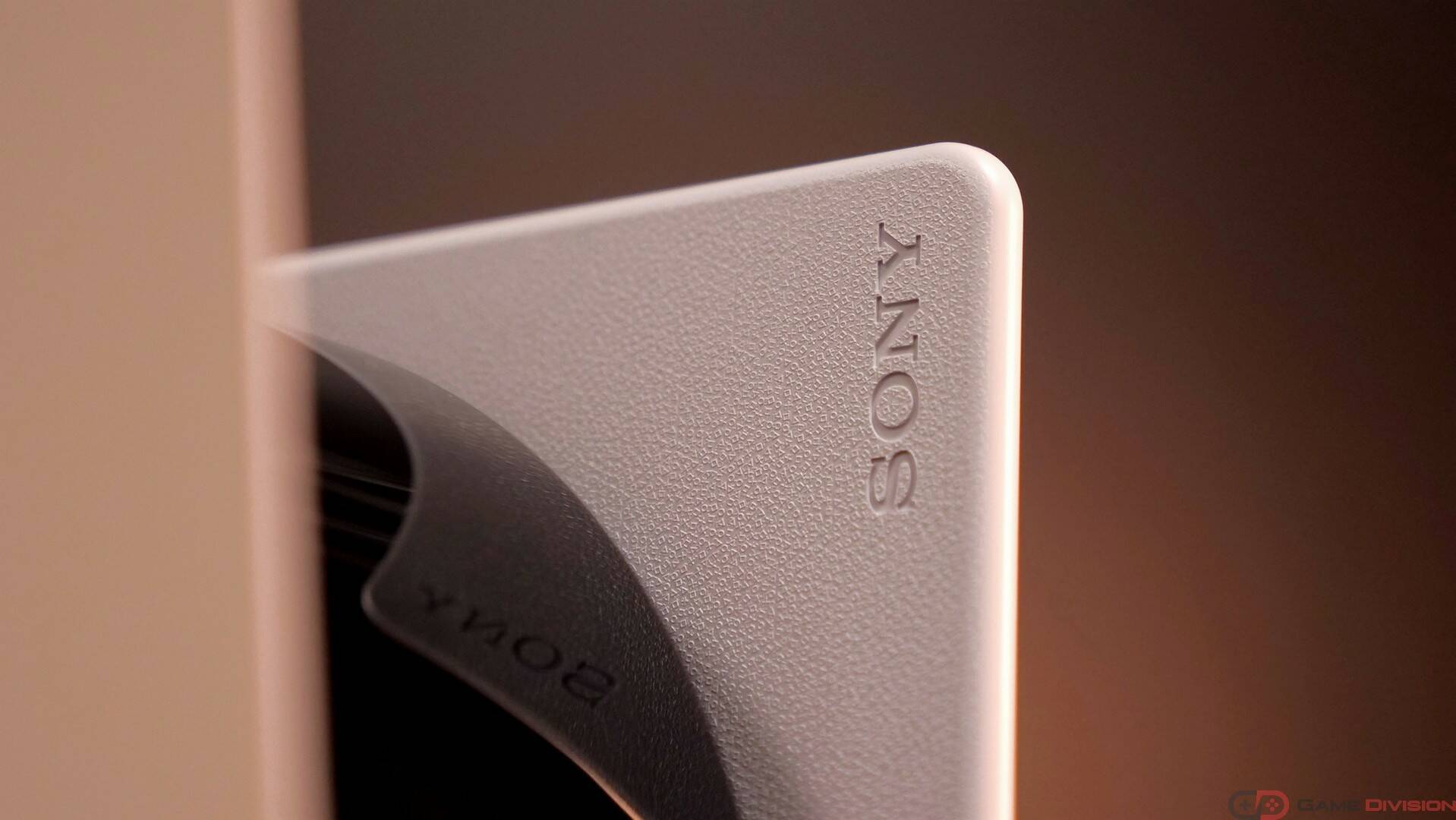 PS5: il dev-kit si mostra per la prima volta, ecco le immagini - Tom's ...