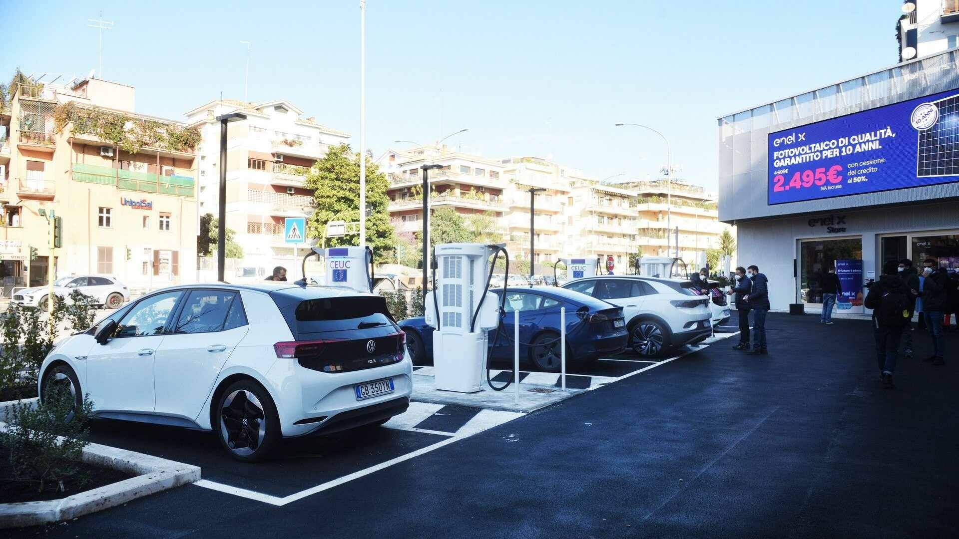 Nasce a Roma la prima stazione di servizio di Enel X per auto ...