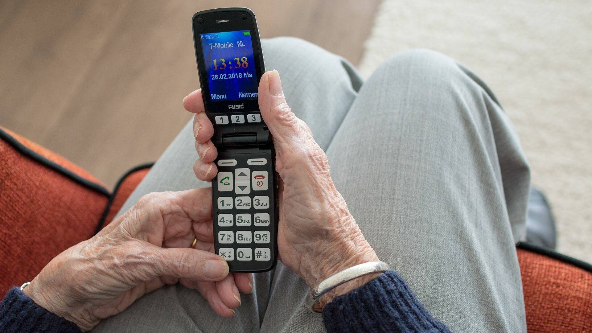 Telefono Cellulare Conchiglia Anziani, Prezzi e Offerte